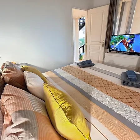 Piscine, Parking Gratuit Et Balcon Vue Sur Le Golf Appartamento Deauville